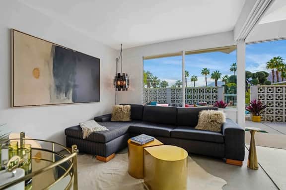 Palm Springs Icon in Las Palmas