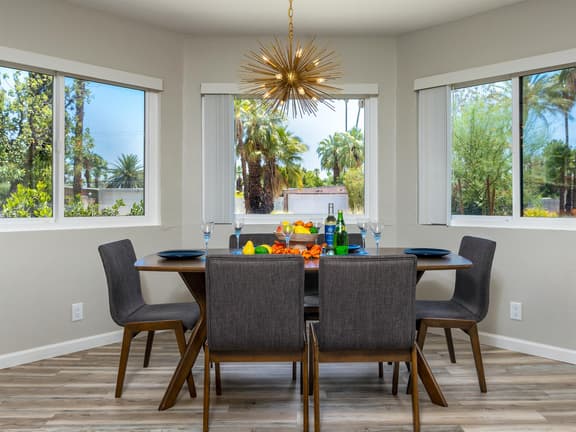 Riviera Gardens Minutes from Downtown